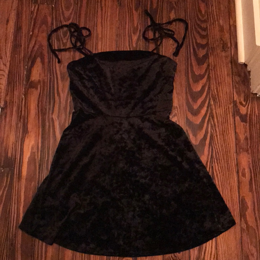 Forever 21 black velvet dress